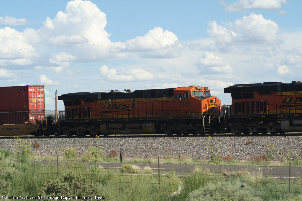 BNSF 7228